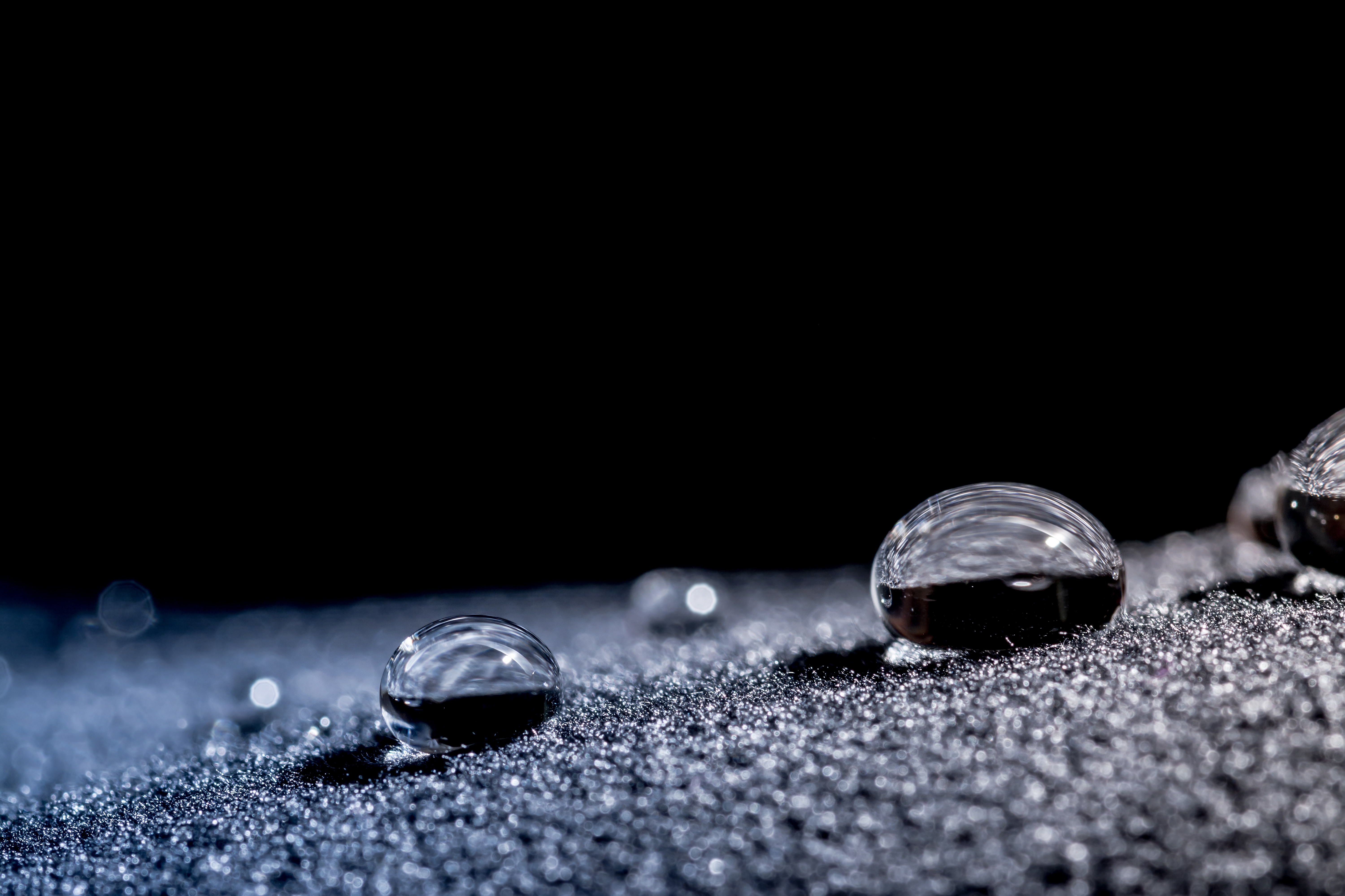 Contact angle measurements on superhydrophobic surfaces in practice